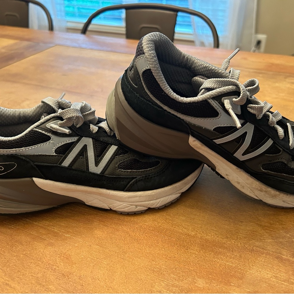 New Balance Mens Black and Gray 990 Sneakers